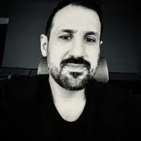 Alex Amigó headshot