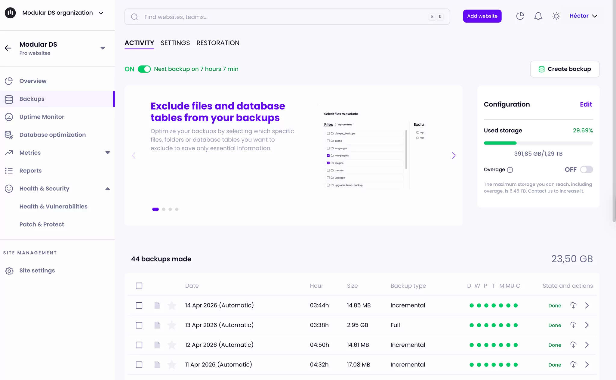 Modular DS dashboard open to the backups section, showing automated backup status, upcoming scheduled backup time, backup configuration and storage usage, plus a table with completed incremental backups and restore actions.